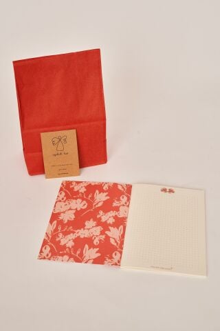 Kırmızı Çiçek Desenli Defter